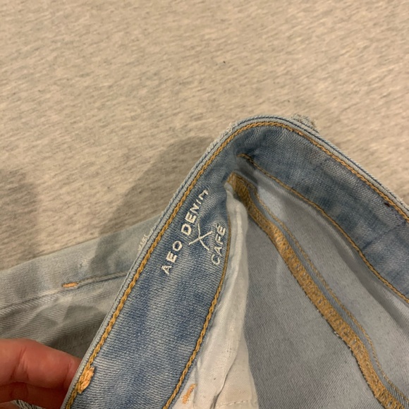 American Eagle Light Wash Ripped Jeggins - Picture 6 of 6